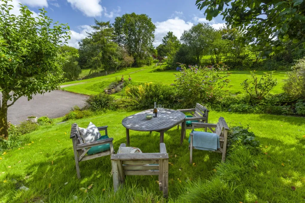 Sleeps 4 Idyllic Farmstay