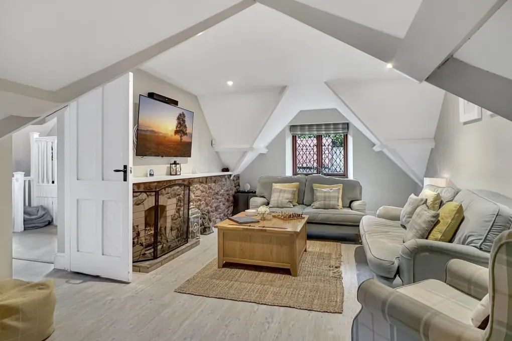 Luxury Sleeps 6 Grooms Cottage