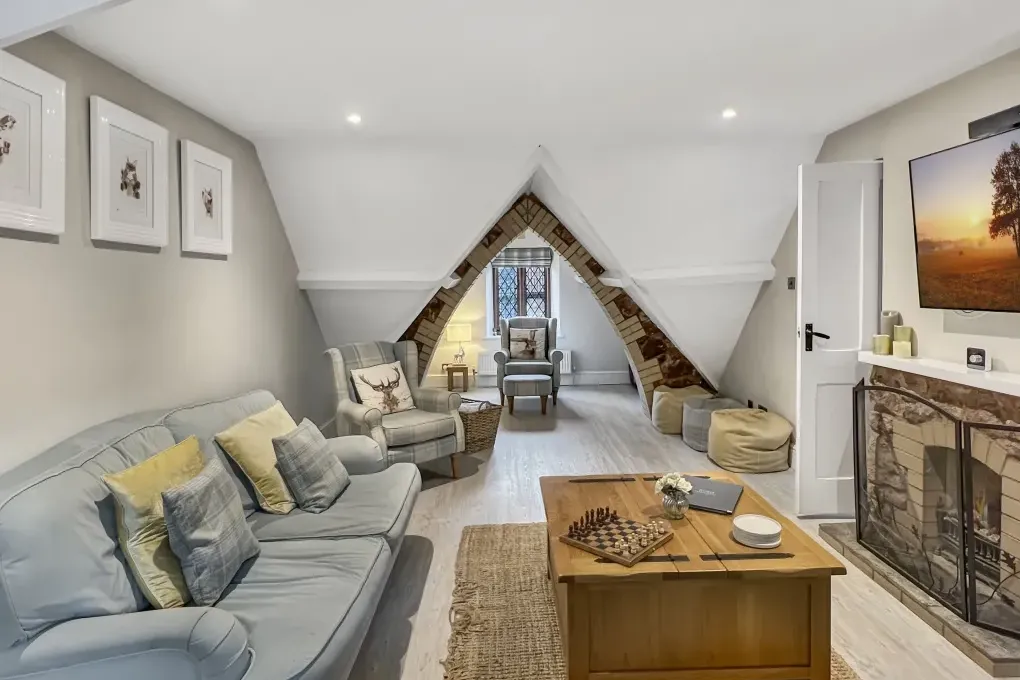Luxury Sleeps 6 Grooms Cottage