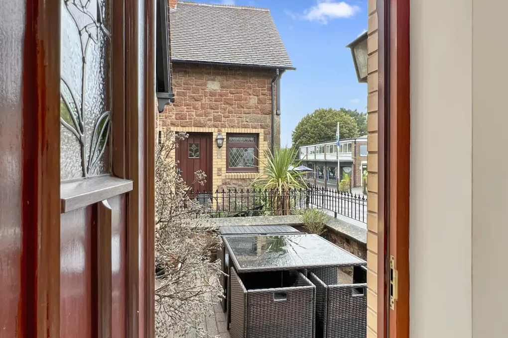 Luxury Sleeps 6 Grooms Cottage