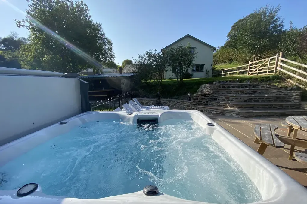 Middle Stolford cottage hot tub