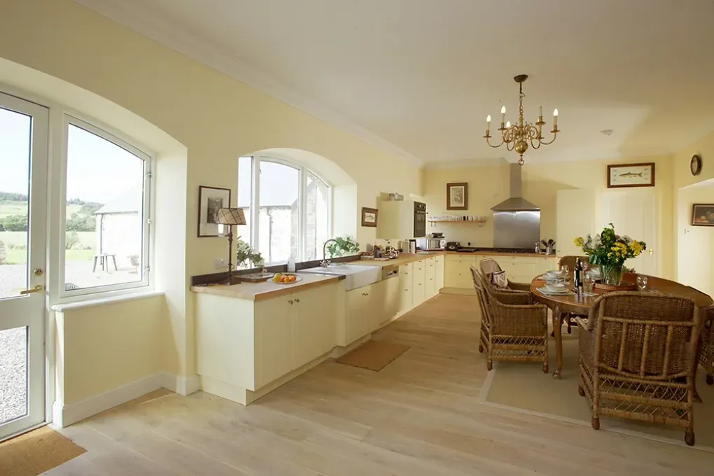 Spacious well equipped kitchen