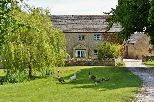 The Cotswold Manor Hall, Exclusive Hot-Tub, Games/Event Barns, 70 acres of Parkland