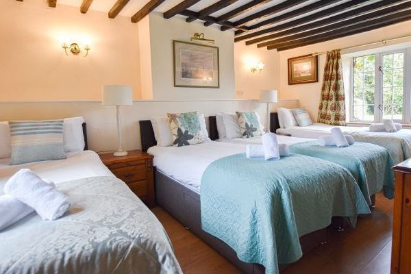 The Cotswold Manor Hall, Exclusive Hot-Tub, Games/Event Barns, 70 acres of Parkland