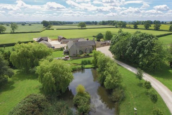 The Cotswold Manor Hall, Exclusive Hot-Tub, Games/Event Barns, 70 acres of Parkland