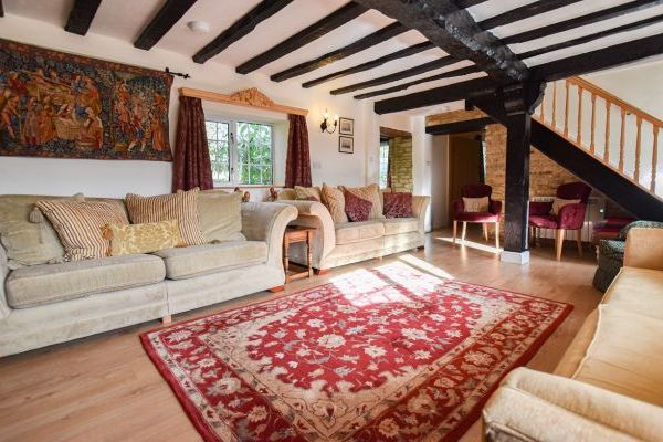 The Cotswold Manor Hall, Exclusive Hot-Tub, Games/Event Barns, 70 acres of Parkland