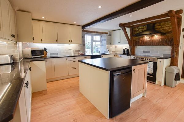 The Cotswold Manor Hall, Exclusive Hot-Tub, Games/Event Barns, 70 acres of Parkland