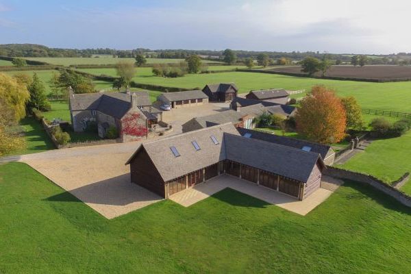 The Cotswold Manor Hall, Exclusive Hot-Tub, Games/Event Barns, 70 acres of Parkland