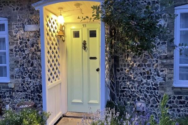 All Seasons Cottage Breaks - Flint Cottage