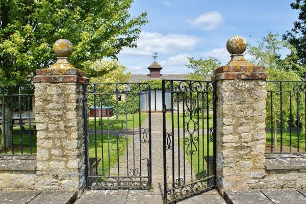 The Cotswold Manor Grange, Exclusive Hot-Tub, Games Barn, 70 acres of Parkland