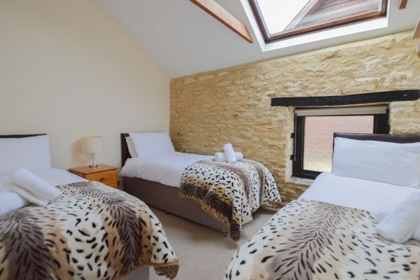 The Cotswold Manor Grange, Exclusive Hot-Tub, Games Barn, 70 acres of Parkland