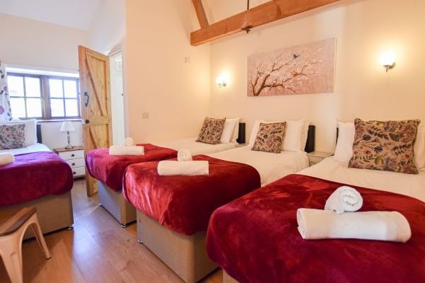 The Cotswold Manor Grange, Exclusive Hot-Tub, Games Barn, 70 acres of Parkland
