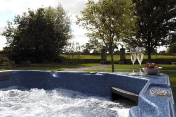 The Cotswold Manor Grange, Exclusive Hot-Tub, Games Barn, 70 acres of Parkland