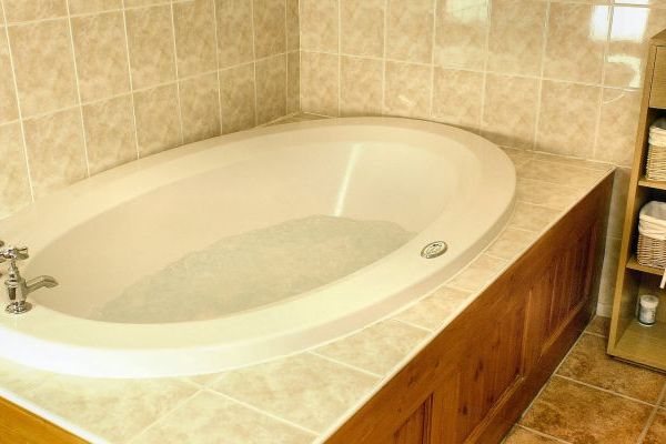 Spa bath in a romantic couple's holiday cottage at Dittiscombe