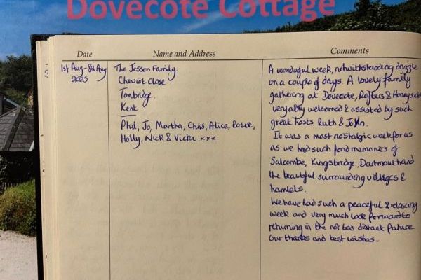 The Dovecote, two bedrooms sleeping 3 with pretty garden, dog friendly