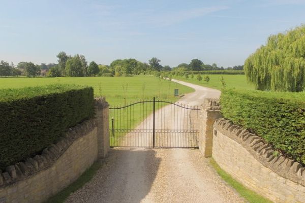 The Cotswold Manor Vineyard, Exclusive Hot-Tub, Games/Event Barns, 70 acres of Parkland