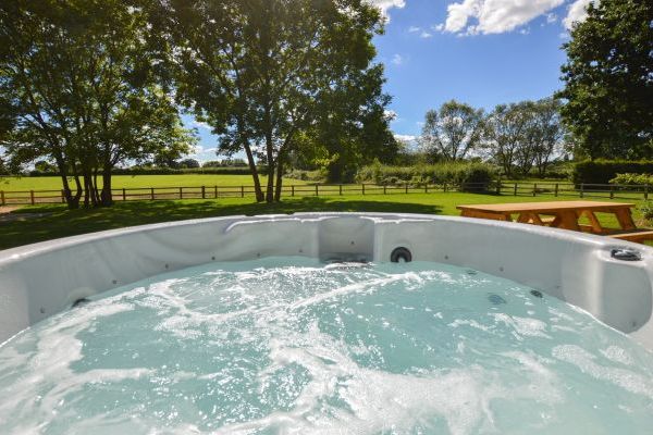 The Cotswold Manor Vineyard, Exclusive Hot-Tub, Games/Event Barns, 70 acres of Parkland