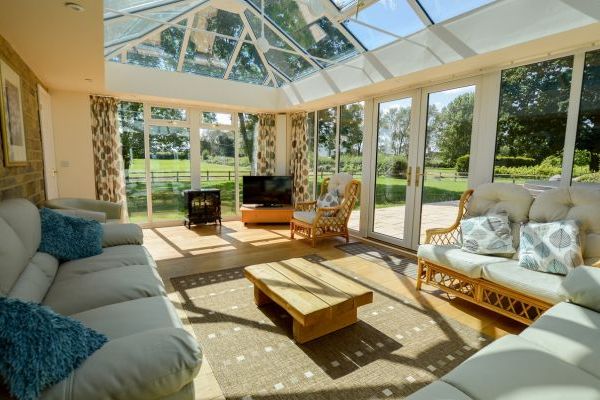 The Cotswold Manor Vineyard, Exclusive Hot-Tub, Games/Event Barns, 70 acres of Parkland