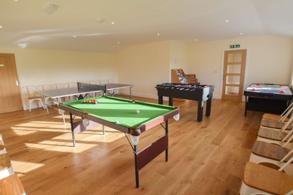 The Cotswold Manor Vineyard, Exclusive Hot-Tub, Games/Event Barns, 70 acres of Parkland