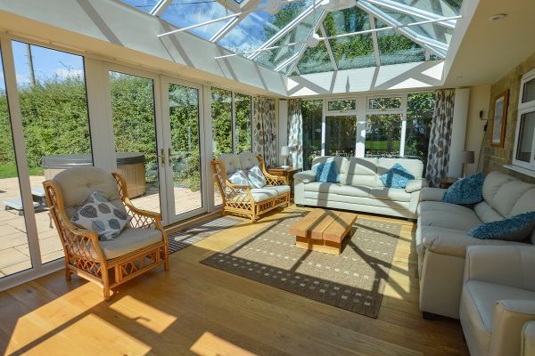 The Cotswold Manor Vineyard, Exclusive Hot-Tub, Games/Event Barns, 70 acres of Parkland