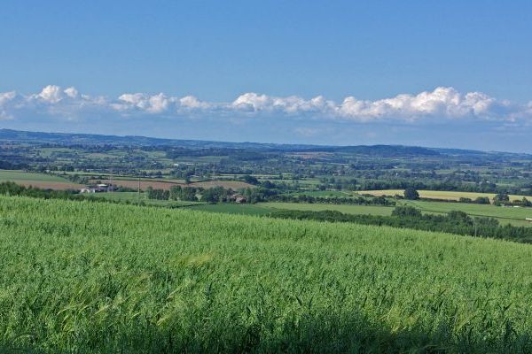 Field Barn sleeps 2, with a private Steam Room and AirCon!