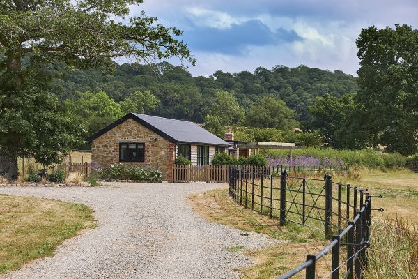 Field Barn sleeps 2, with a private Steam Room and AirCon!
