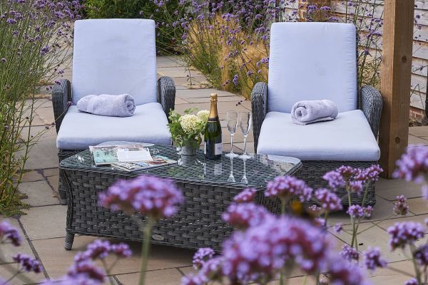 Field Barn sleeps 2, with a private Steam Room and AirCon!