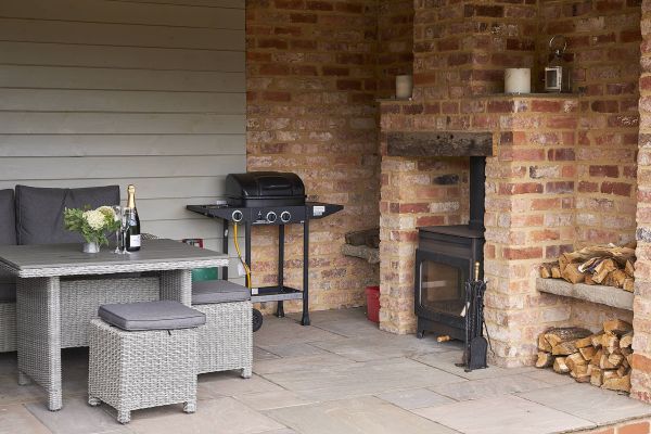 Field Barn sleeps 2, with a private Steam Room and AirCon!