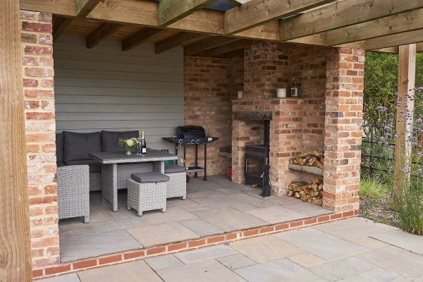 Field Barn sleeps 2, with a private Steam Room and AirCon!