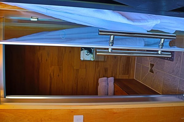 Field Barn sleeps 2, with a private Steam Room and AirCon!