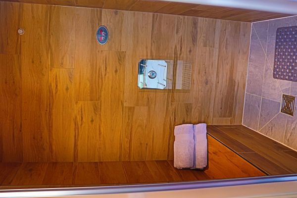Field Barn sleeps 2, with a private Steam Room and AirCon!