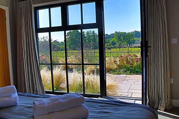 Field Barn sleeps 2, with a private Steam Room and AirCon!