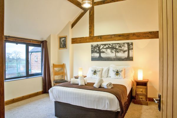 Buttercups & Hayloft Sleeps & Dines 16 with Pool, Sports Court & Play Area