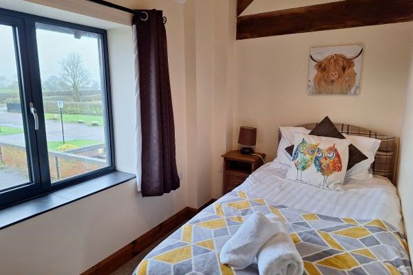 Buttercups & Hayloft Sleeps & Dines 16 with Pool, Sports Court & Play Area