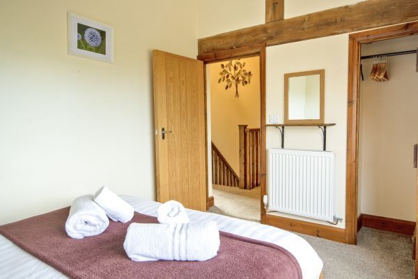 Buttercups & Hayloft Sleeps & Dines 16 with Pool, Sports Court & Play Area