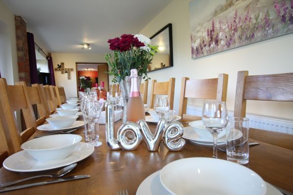 Buttercups & Hayloft Sleeps & Dines 16 with Pool, Sports Court & Play Area