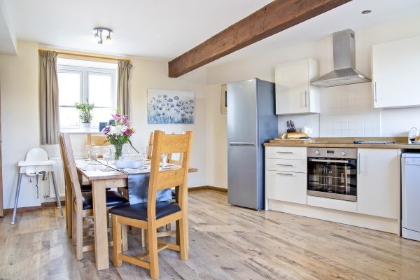 Buttercups & Hayloft Sleeps & Dines 16 with Pool, Sports Court & Play Area