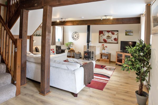 Buttercups & Hayloft Sleeps & Dines 16 with Pool, Sports Court & Play Area