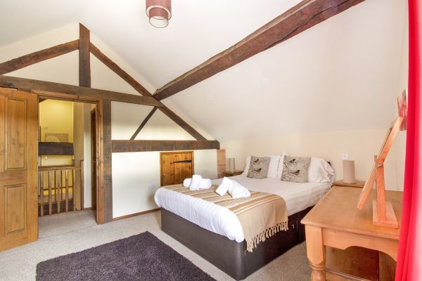 Buttercups & Hayloft Sleeps & Dines 16 with Pool, Sports Court & Play Area