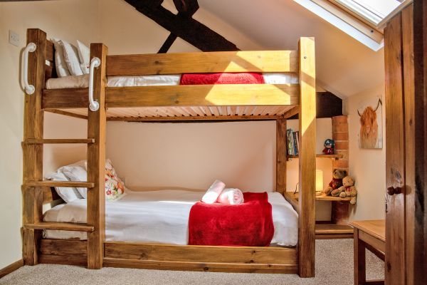 Buttercups & Hayloft Sleeps & Dines 16 with Pool, Sports Court & Play Area