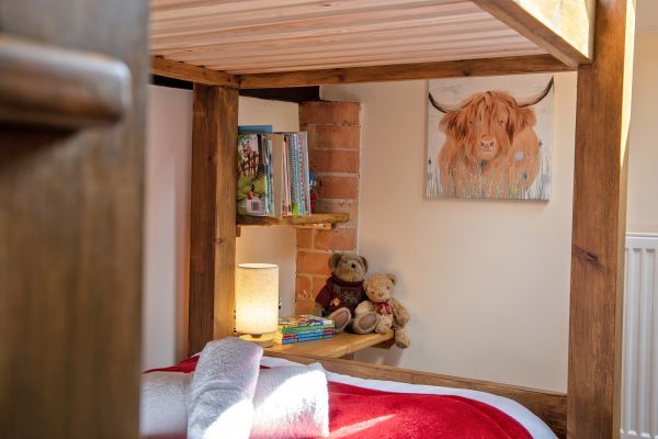 Buttercups & Hayloft Sleeps & Dines 16 with Pool, Sports Court & Play Area