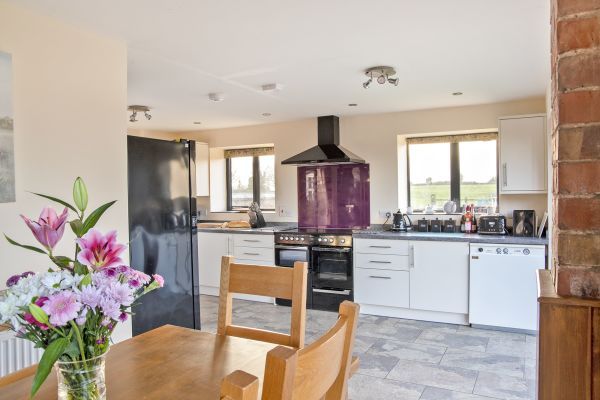 Buttercups & Hayloft Sleeps & Dines 16 with Pool, Sports Court & Play Area