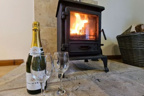 Buttercups & Hayloft Sleeps & Dines 16 with Pool, Sports Court & Play Area