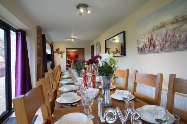 Buttercups & Hayloft Sleeps & Dines 16 with Pool, Sports Court & Play Area
