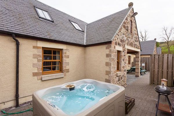 Appletree Cottage with Hot Tub