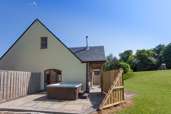 Beech Cottage with Hot Tub