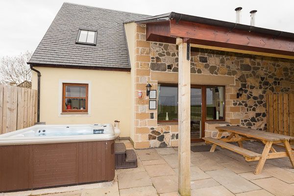 2 Eden Cottage with Outdoor Hot Tub