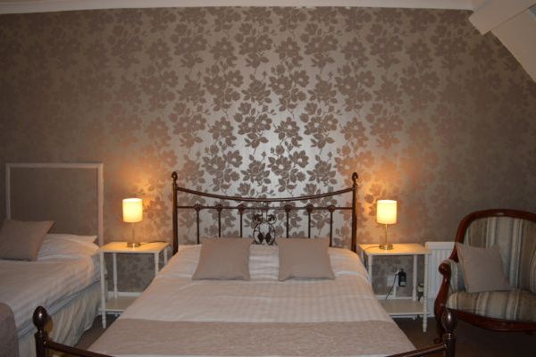Room 4 double bed
