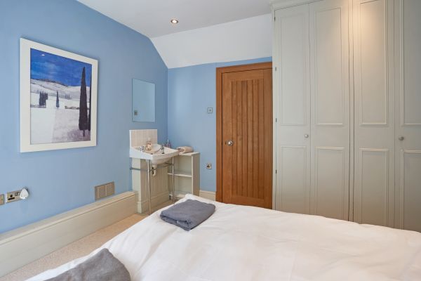 Four Ashes (Stunning Water Views)
