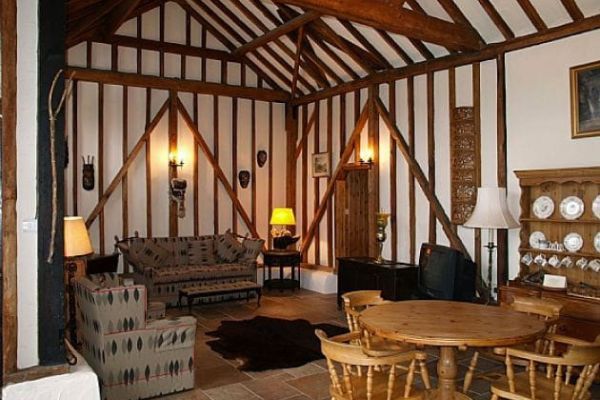 Barn conversion holiday home Buckinghamshire sleeps 4